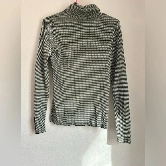 J. McLaughlin Turtleneck Blouse • medium - Picture 5 of 8